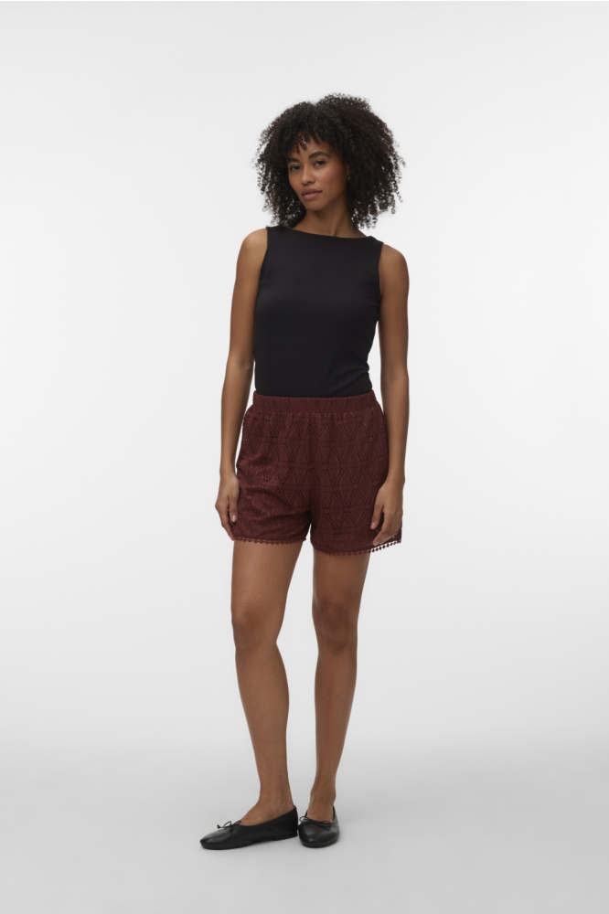 Vero Moda bordeaux dames korte broek | Model