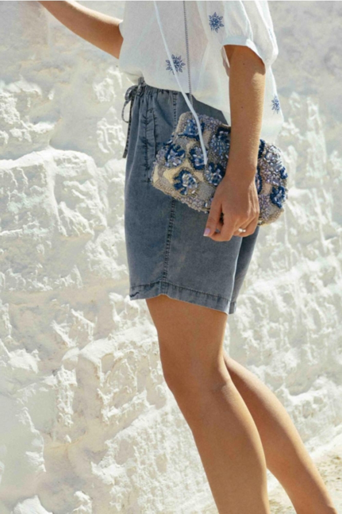 C&S The Label blauwe dames korte broek | Sfeerbeeld, In situatie