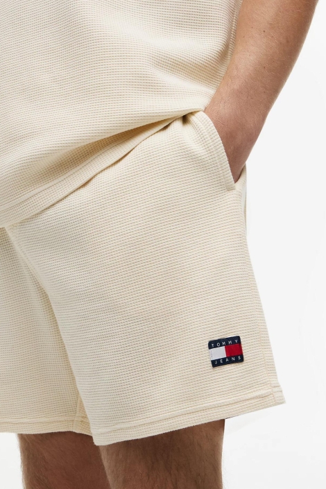 Tommy Jeans beige heren korte broek | Close up