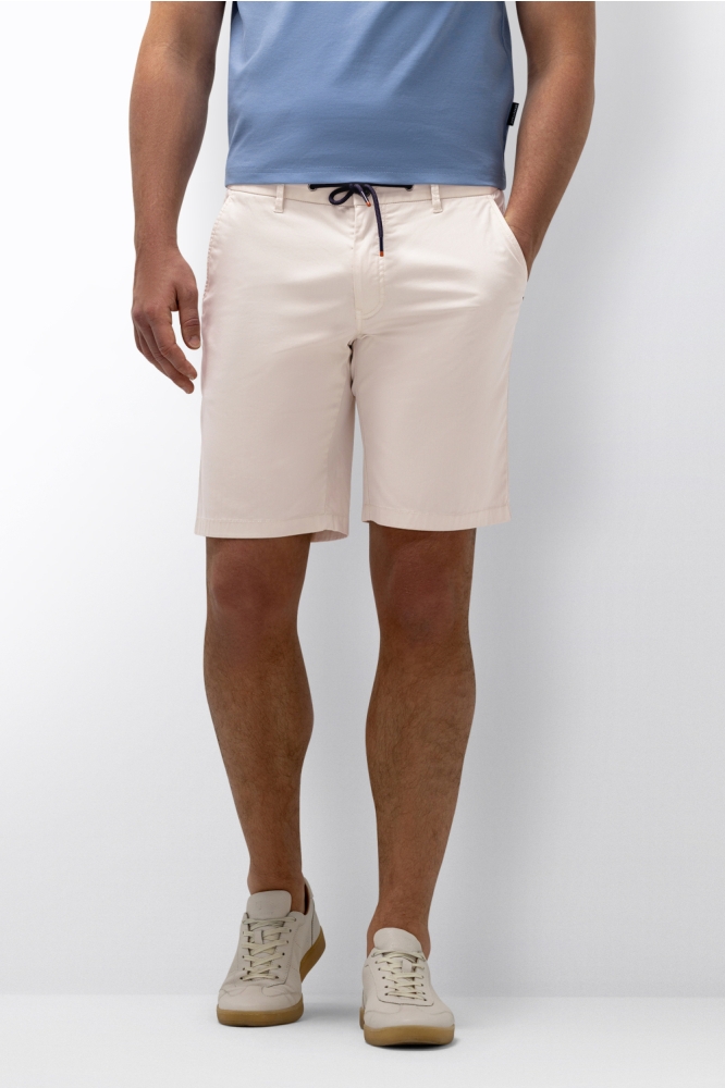 State of Art ecru heren korte broek | Model vooraanzicht
