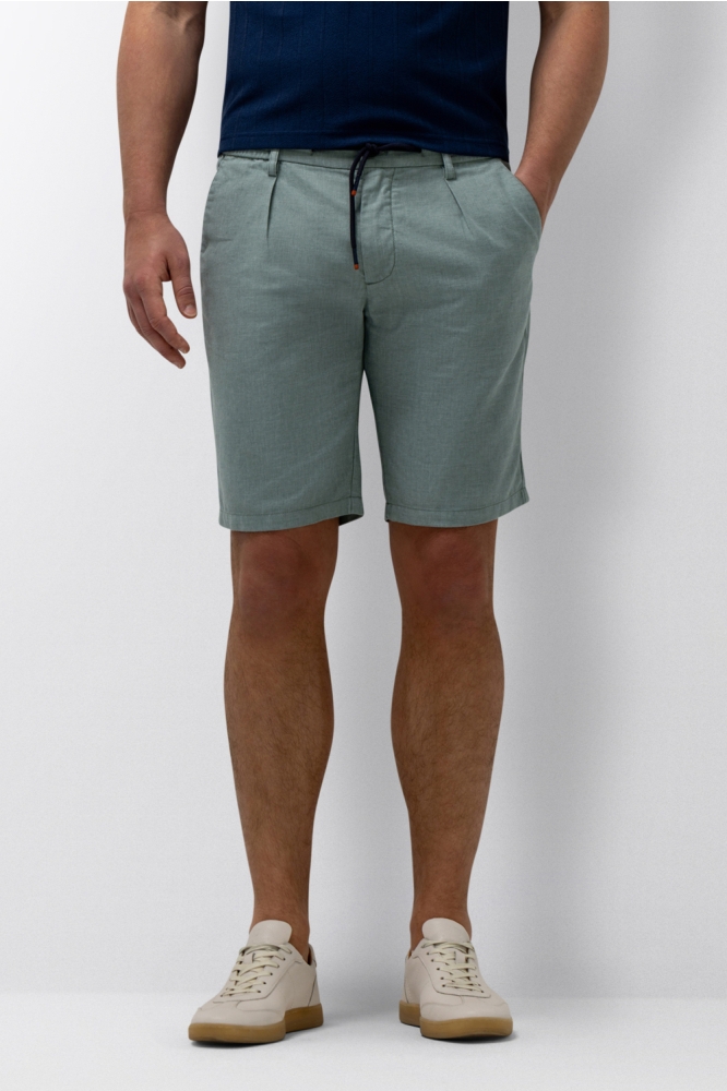 State of Art groene heren korte broek | Model vooraanzicht