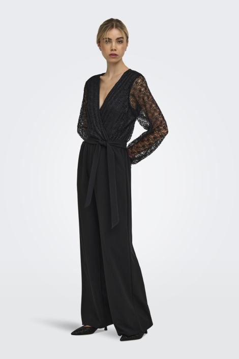 Only zwarte dames jumpsuit | Model vooraanzicht