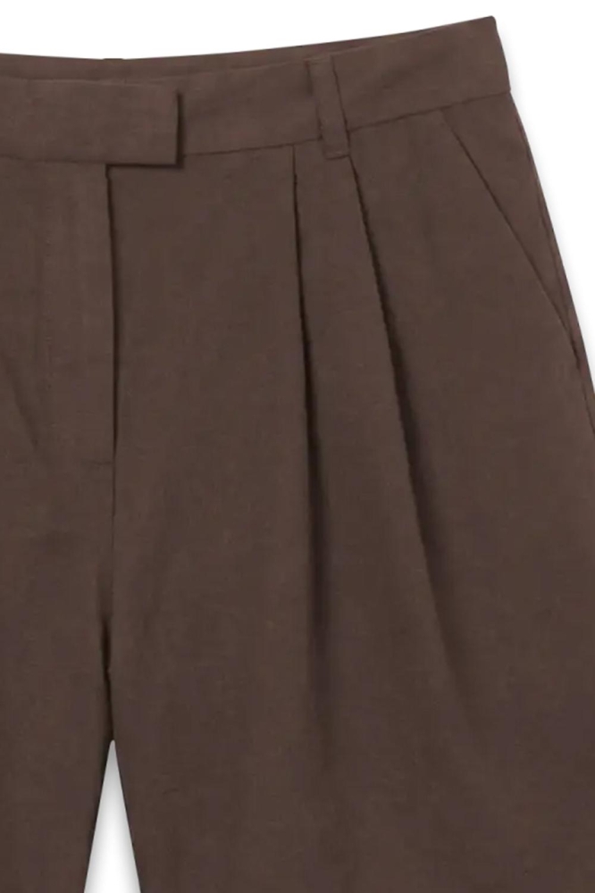 Vero Moda bruine dames korte broek | Close up