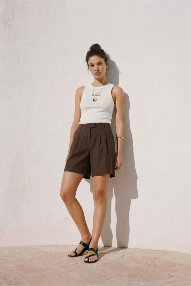 Vero Moda bruine dames korte broek | Model