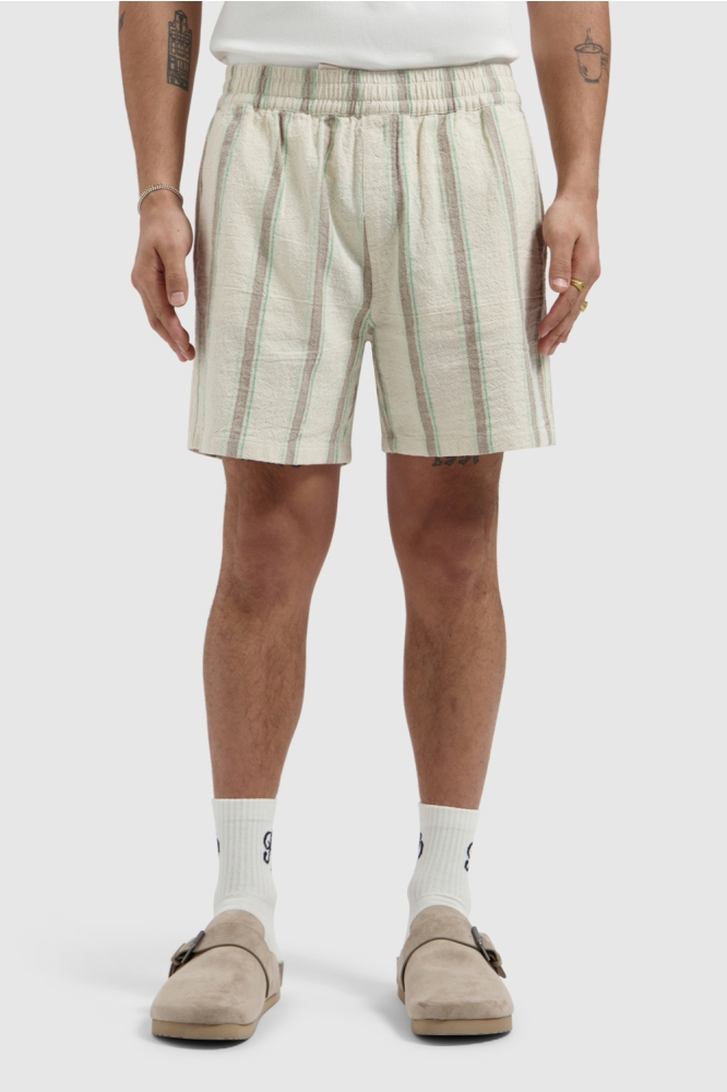 Pure Path ecru heren korte broek | Model vooraanzicht