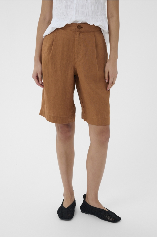 Part Two cognac dames korte broek | Model vooraanzicht