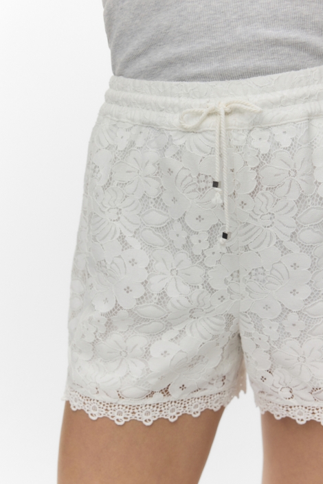 Vero Moda witte dames korte broek | Close up