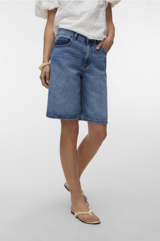 Vero Moda blauwe dames korte broek | Model vooraanzicht