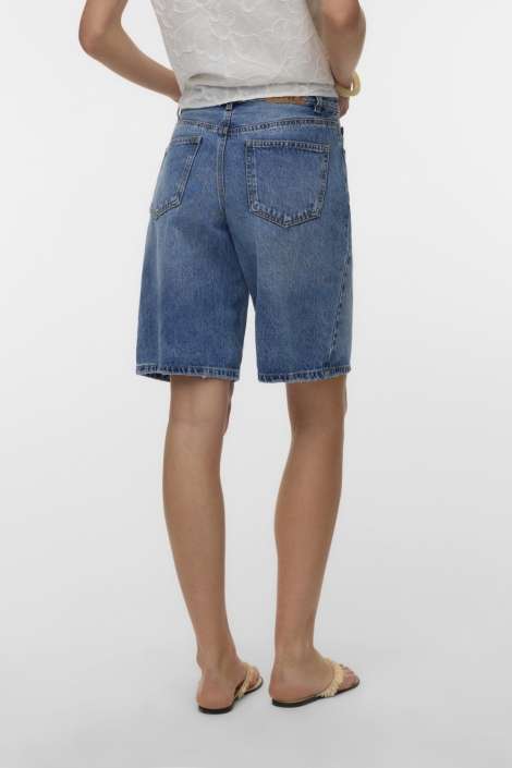 Vero Moda blauwe dames korte broek | Model achteraanzicht