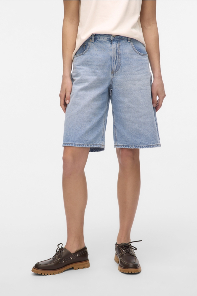 Vero Moda blauwe dames korte broek | Model vooraanzicht