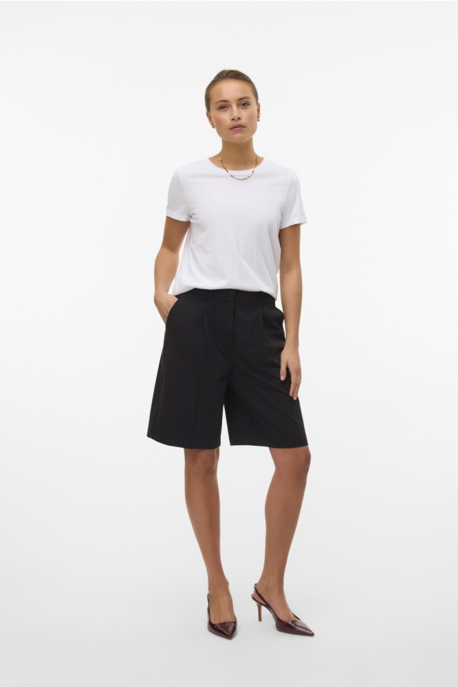 Vero Moda zwarte dames korte broek | Model