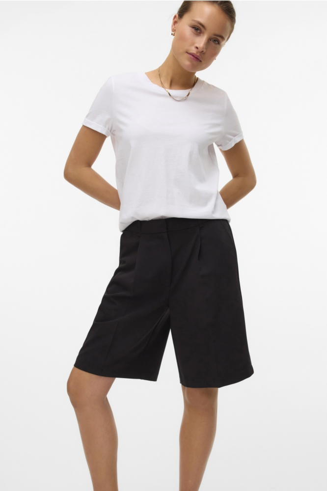 Vero Moda zwarte dames korte broek | Model