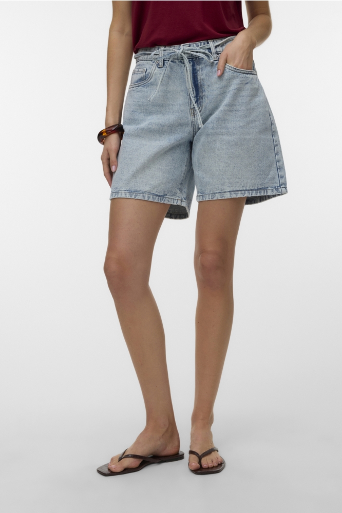 Vero Moda blauwe dames korte broek | Model vooraanzicht