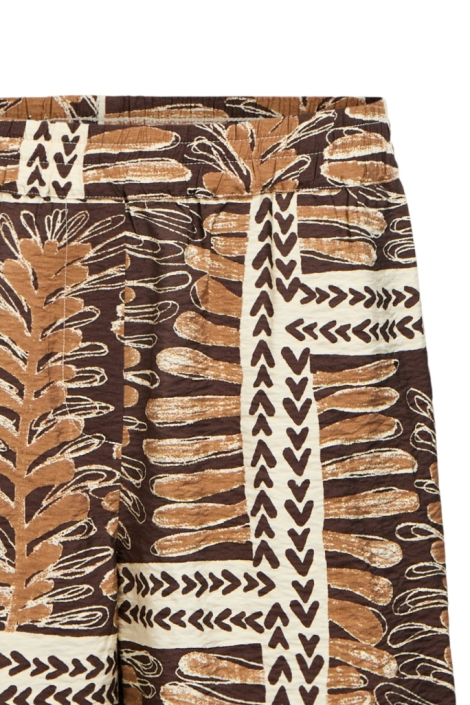 Object bruine dames korte broek | Close up