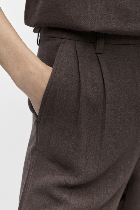 Object bruine dames korte broek | Close up