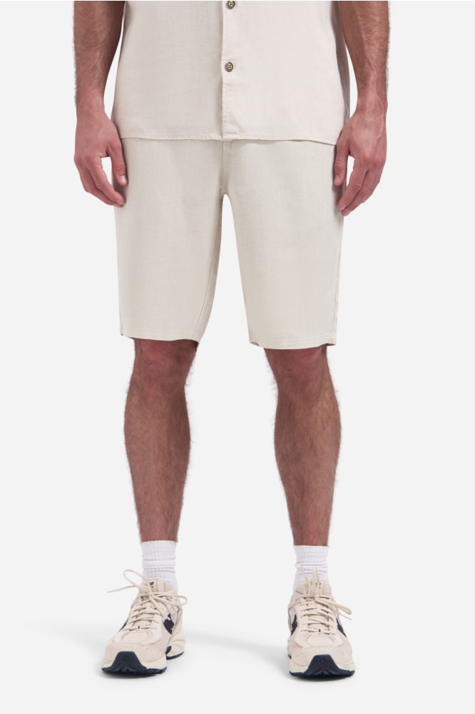 NO-EXCESS ecru heren korte broek | Model vooraanzicht