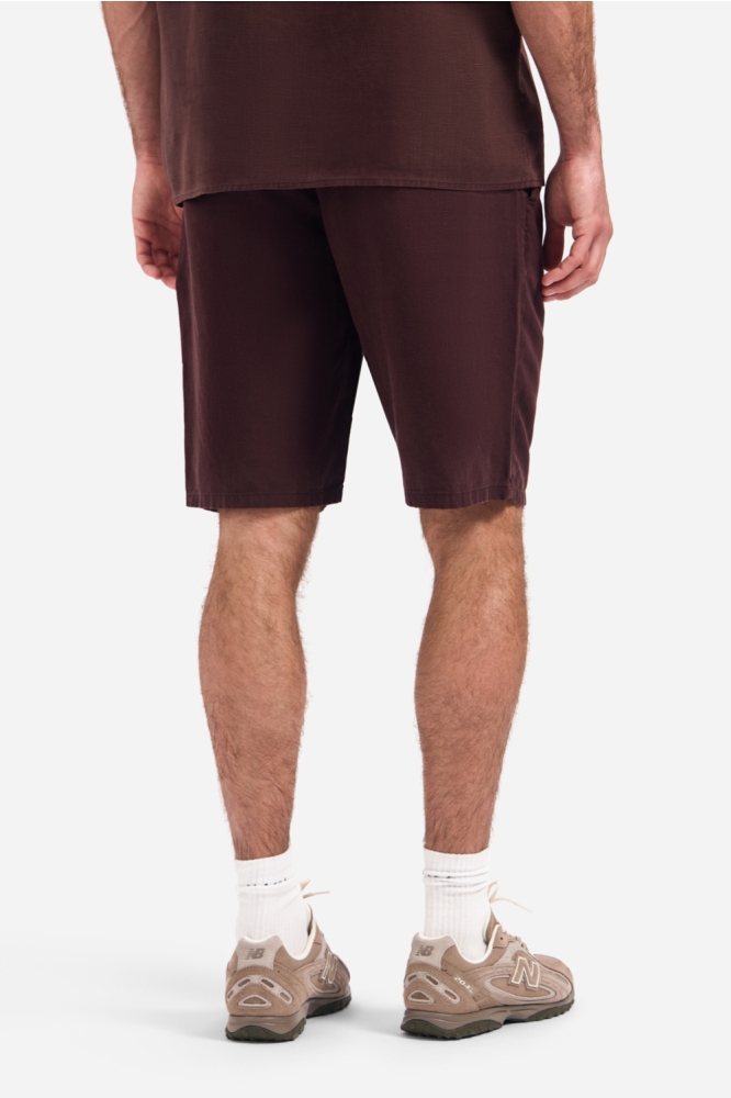 NO-EXCESS bruine heren korte broek | Model achteraanzicht