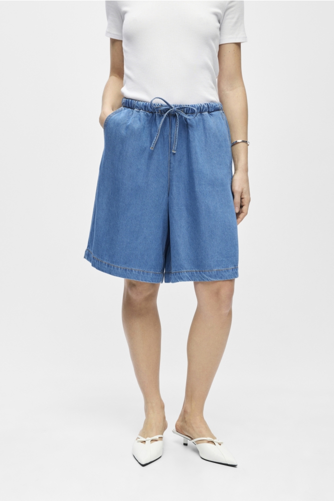 Object blauwe dames korte broek | Model vooraanzicht