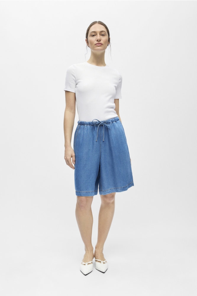 Object blauwe dames korte broek | Model