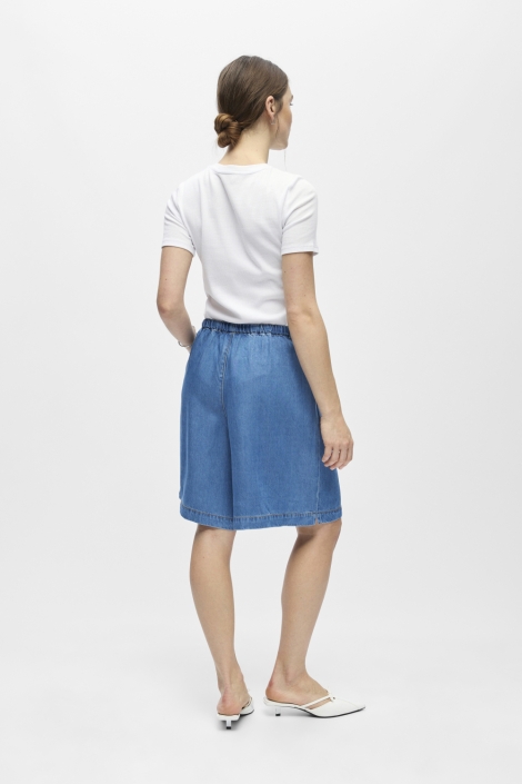 Object blauwe dames korte broek | Model