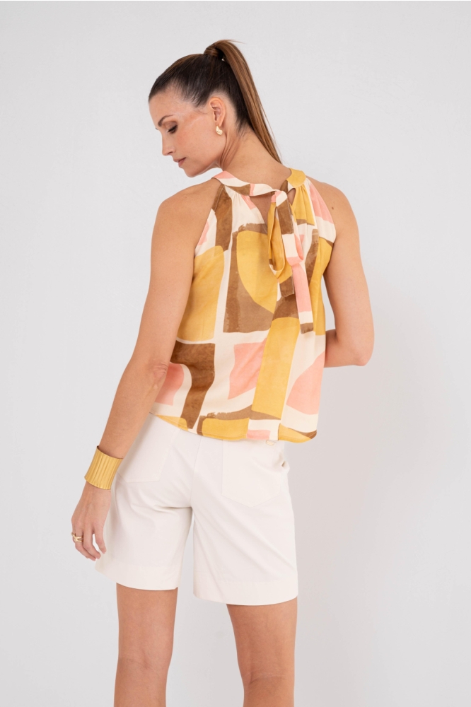 Zizo ecru dames korte broek | Model achteraanzicht