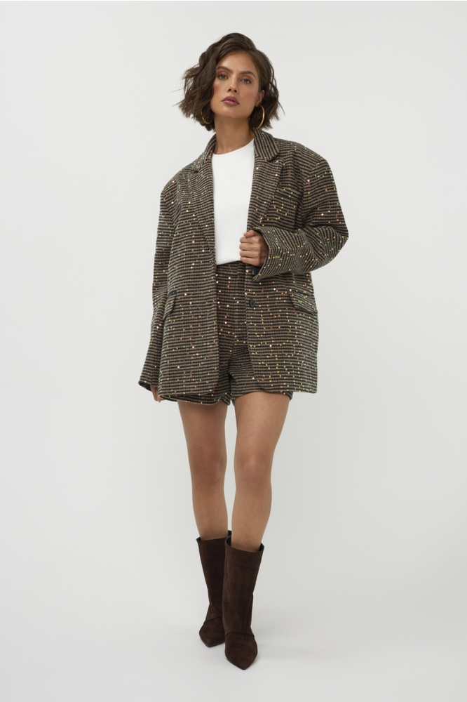 Studio Amaya groene dames korte broek | Model