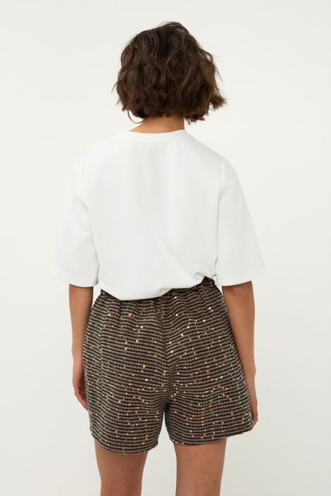 Studio Amaya groene dames korte broek | Model
