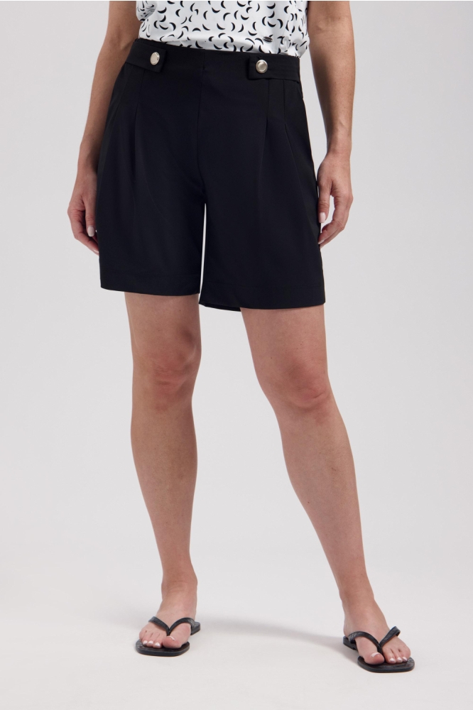 Lady Day zwarte dames korte broek | Model vooraanzicht