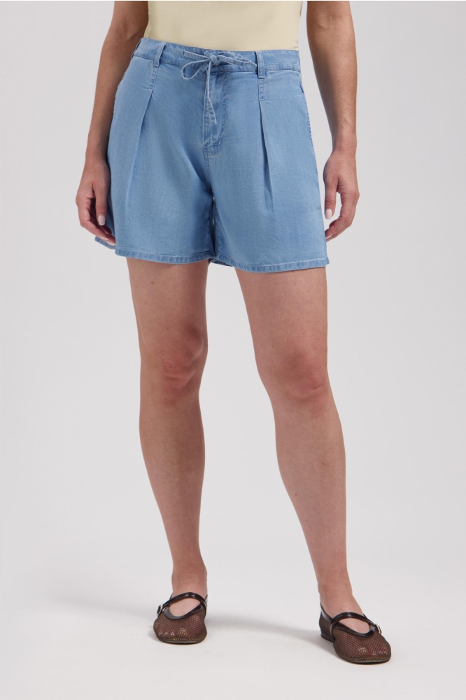 Lady Day blauwe dames korte broek | Model vooraanzicht