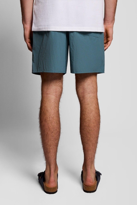 Lyle & Scott blauwe heren korte broek | Model achteraanzicht