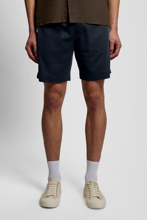 Lyle & Scott blauwe heren korte broek | Model vooraanzicht