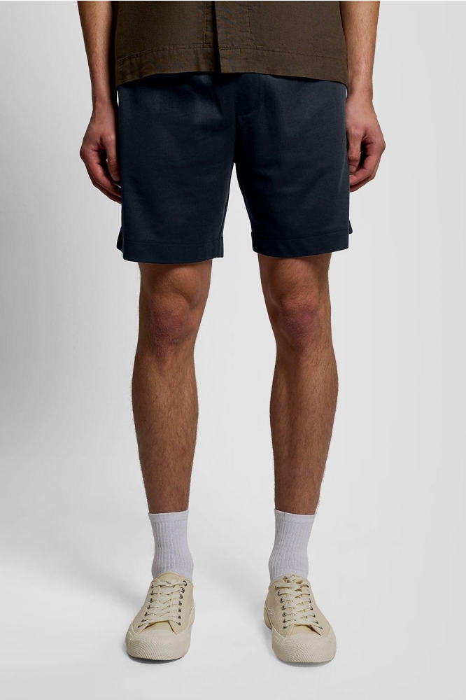 Lyle & Scott blauwe heren korte broek | Model vooraanzicht