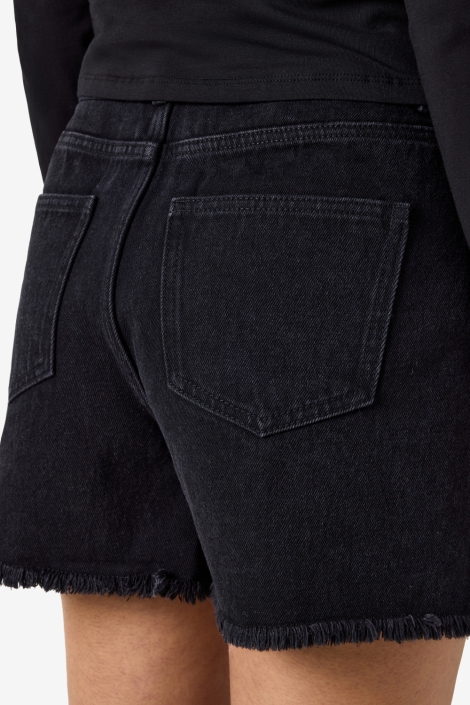 Noisy may zwarte dames korte broek | Model achteraanzicht