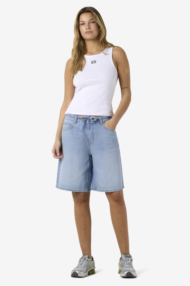 Noisy may blauwe dames korte broek | Model