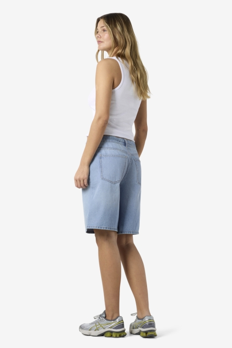 Noisy may blauwe dames korte broek | Model