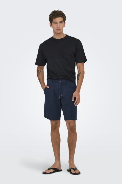 Only & Sons blauwe heren korte broek | Model vooraanzicht