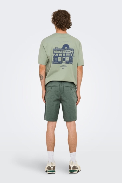 Only & Sons groene heren korte broek | Model achteraanzicht
