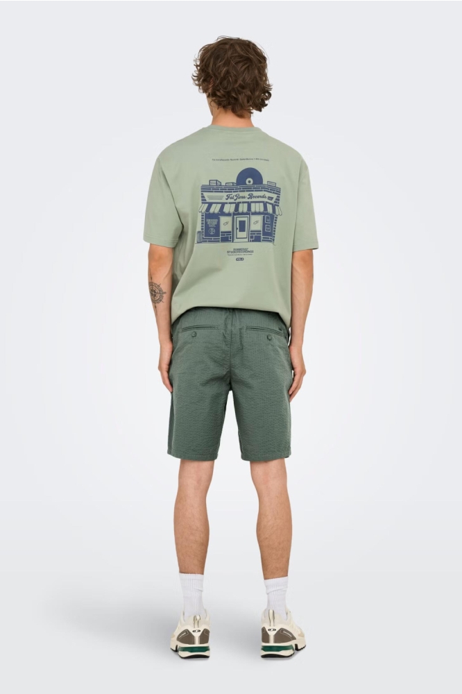 Only & Sons groene heren korte broek | Model achteraanzicht