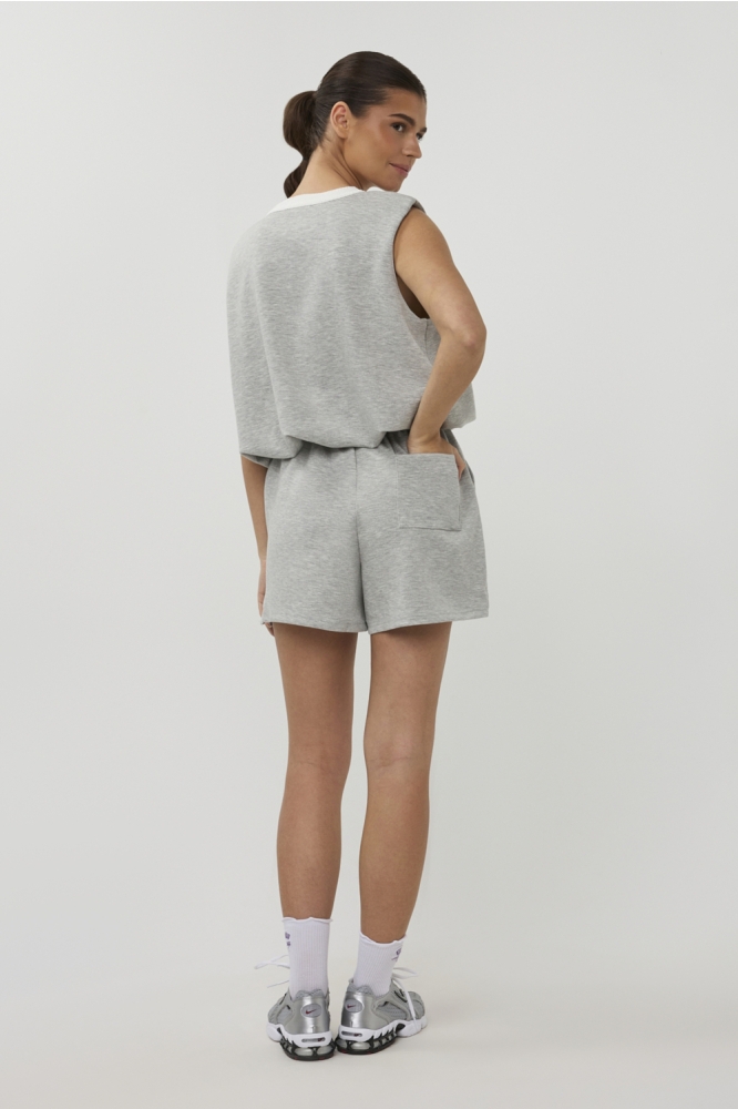 Studio Amaya grijze dames korte broek | Model
