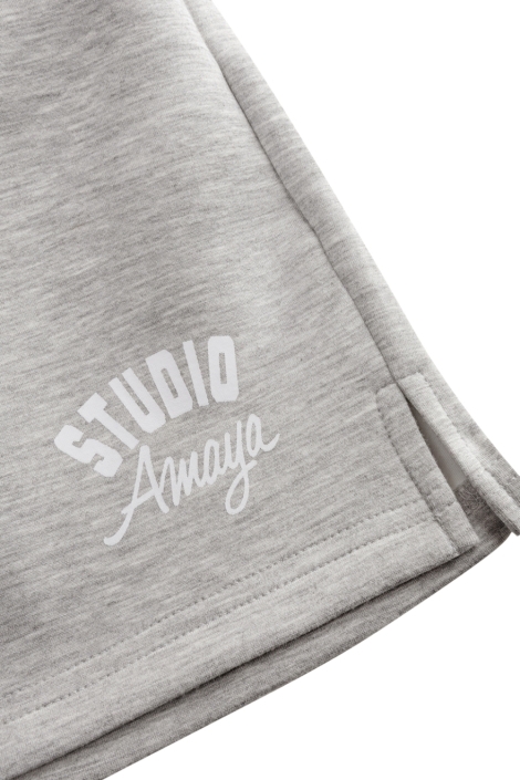 Studio Amaya grijze dames korte broek | Close up