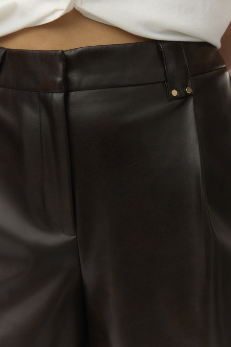 Vero Moda bruine dames korte broek | Close up