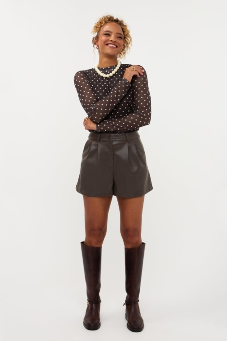 Ydence bruine dames korte broek | Model