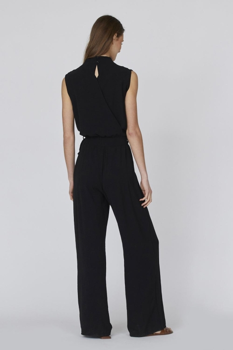 SisterS point zwarte dames jumpsuit | Model achteraanzicht