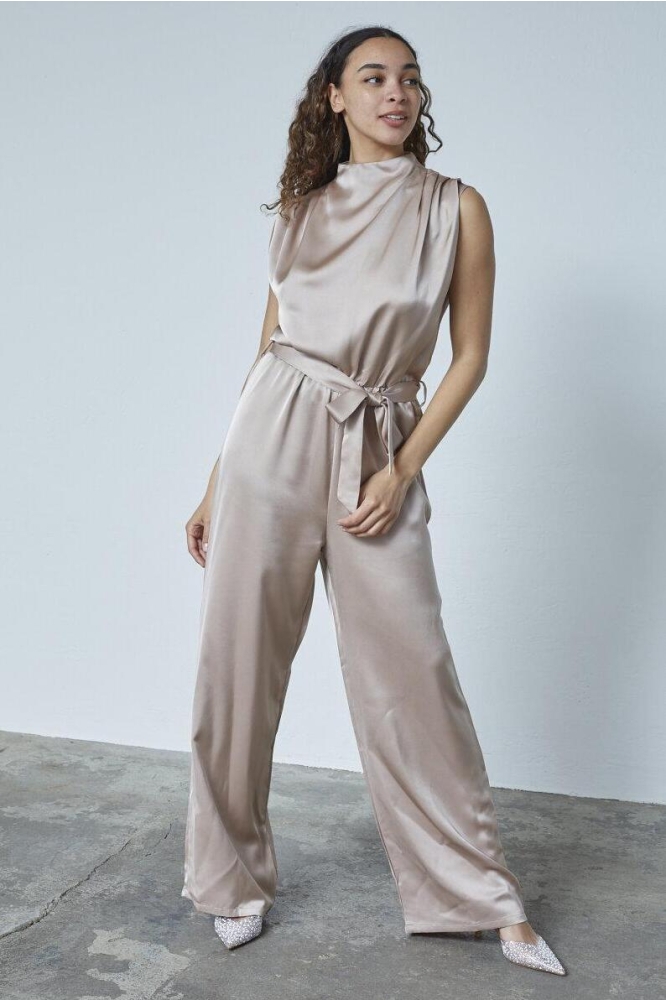 SisterS point taupe dames jumpsuit | Model vooraanzicht