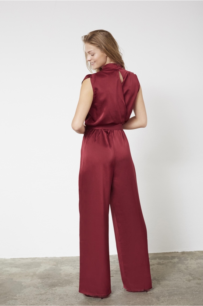 SisterS point bordeaux dames jumpsuit | Model achteraanzicht