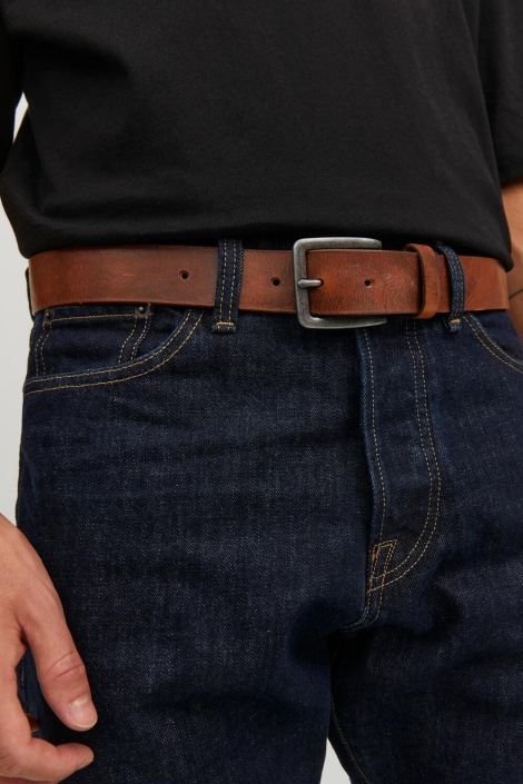Jack & Jones bruine heren riem | Model vooraanzicht
