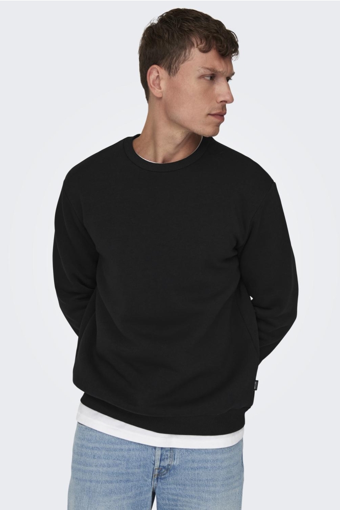 Only & Sons zwarte heren sweater | Model vooraanzicht