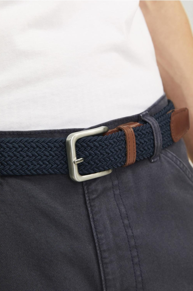 Jack & Jones blauwe heren riem | Model vooraanzicht