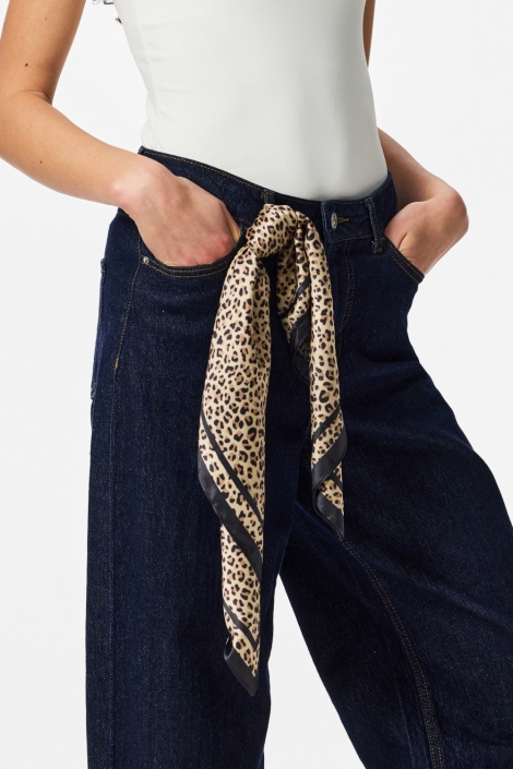 Pieces camel dames sjaal | Model vooraanzicht