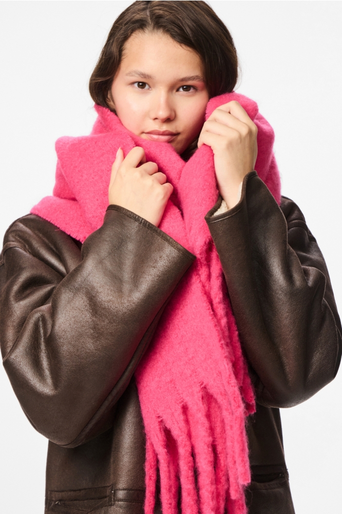 Pieces roze dames sjaal | Model vooraanzicht